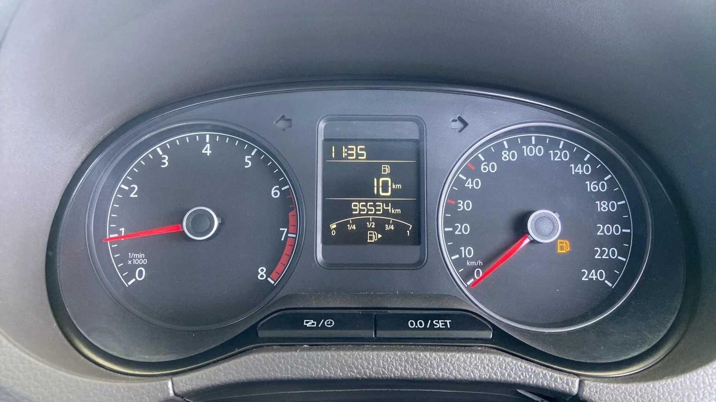 2016 Volkswagen Vento HIGHLINE 1.6 MPI, Petrol, Manual, 95,831 km, Odometer Image