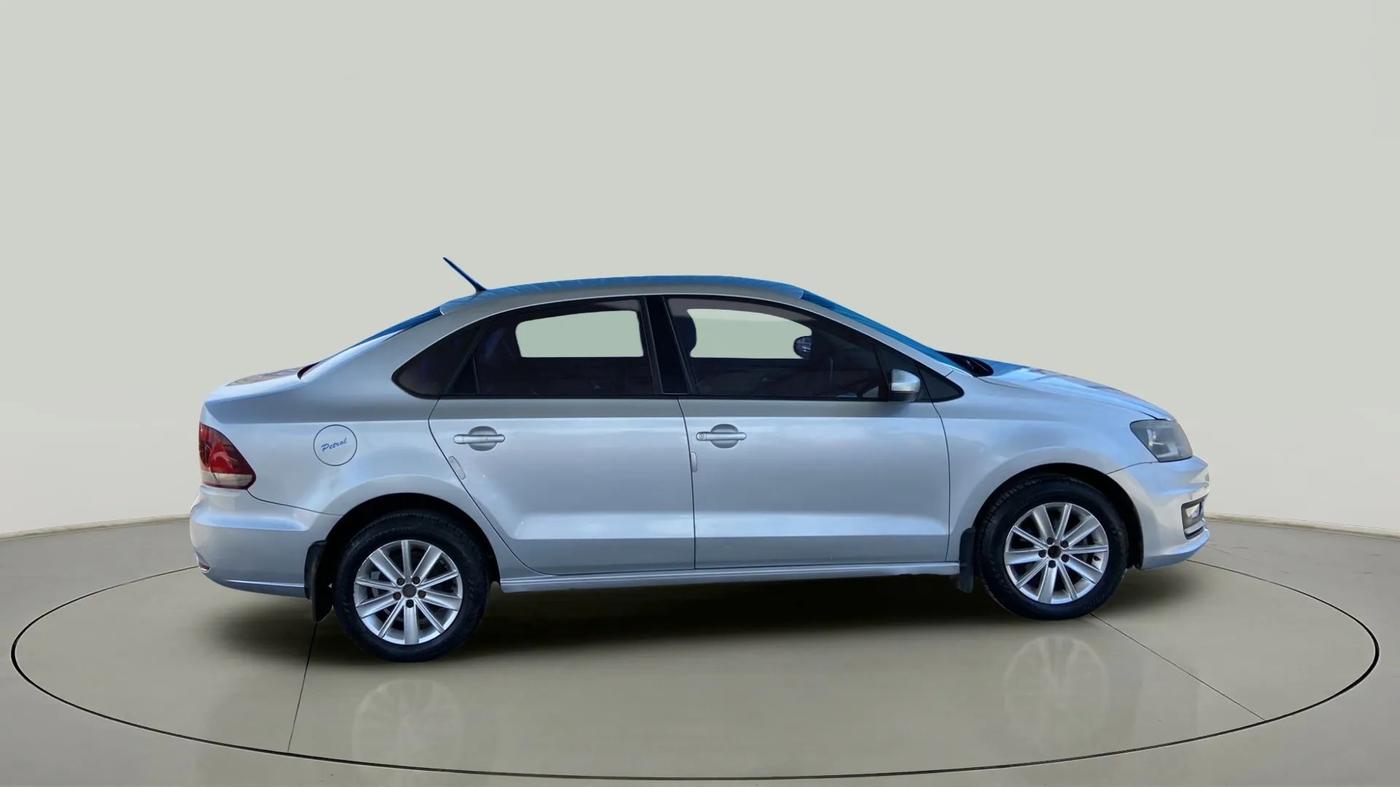 2016 Volkswagen Vento HIGHLINE 1.6 MPI, Petrol, Manual, 95,831 km, Right Side View