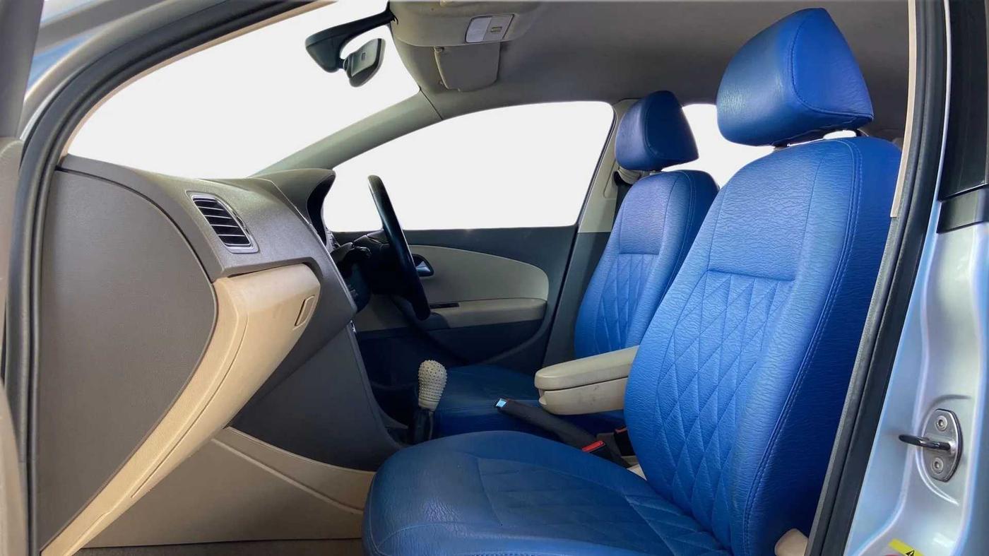 2016 Volkswagen Vento HIGHLINE 1.6 MPI, Petrol, Manual, 95,831 km, Right Side Front Door Cabin