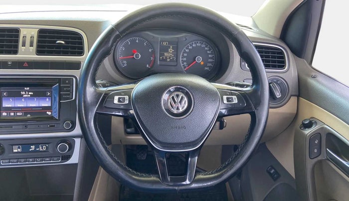 2016 Volkswagen Vento HIGHLINE 1.6 MPI, Petrol, Manual, 95,760 km, Steering Wheel Close Up