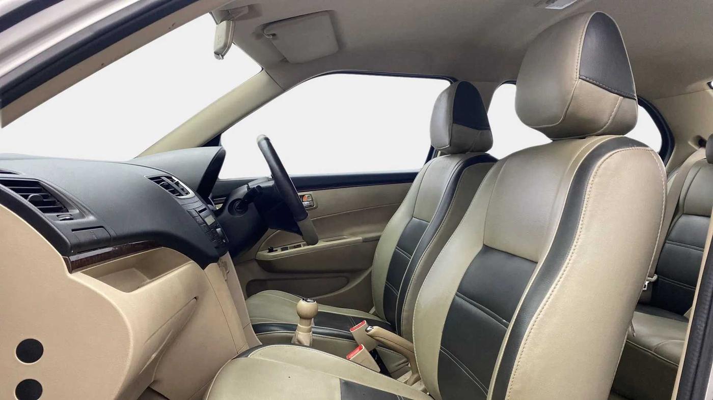 2013 Maruti Swift Dzire VXI, Petrol, Manual, 44,406 km, Right Side Front Door Cabin