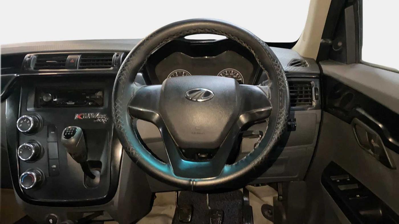 2018 Mahindra KUV 100 NXT K4+ P 6 STR, Petrol, Manual, 40,980 km, Steering Wheel Close Up