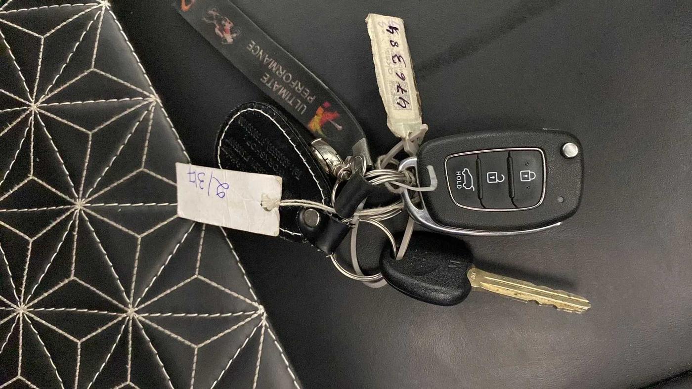 2023 Hyundai VENUE S 1.2, Petrol, Manual, 13,812 km, Key Close Up