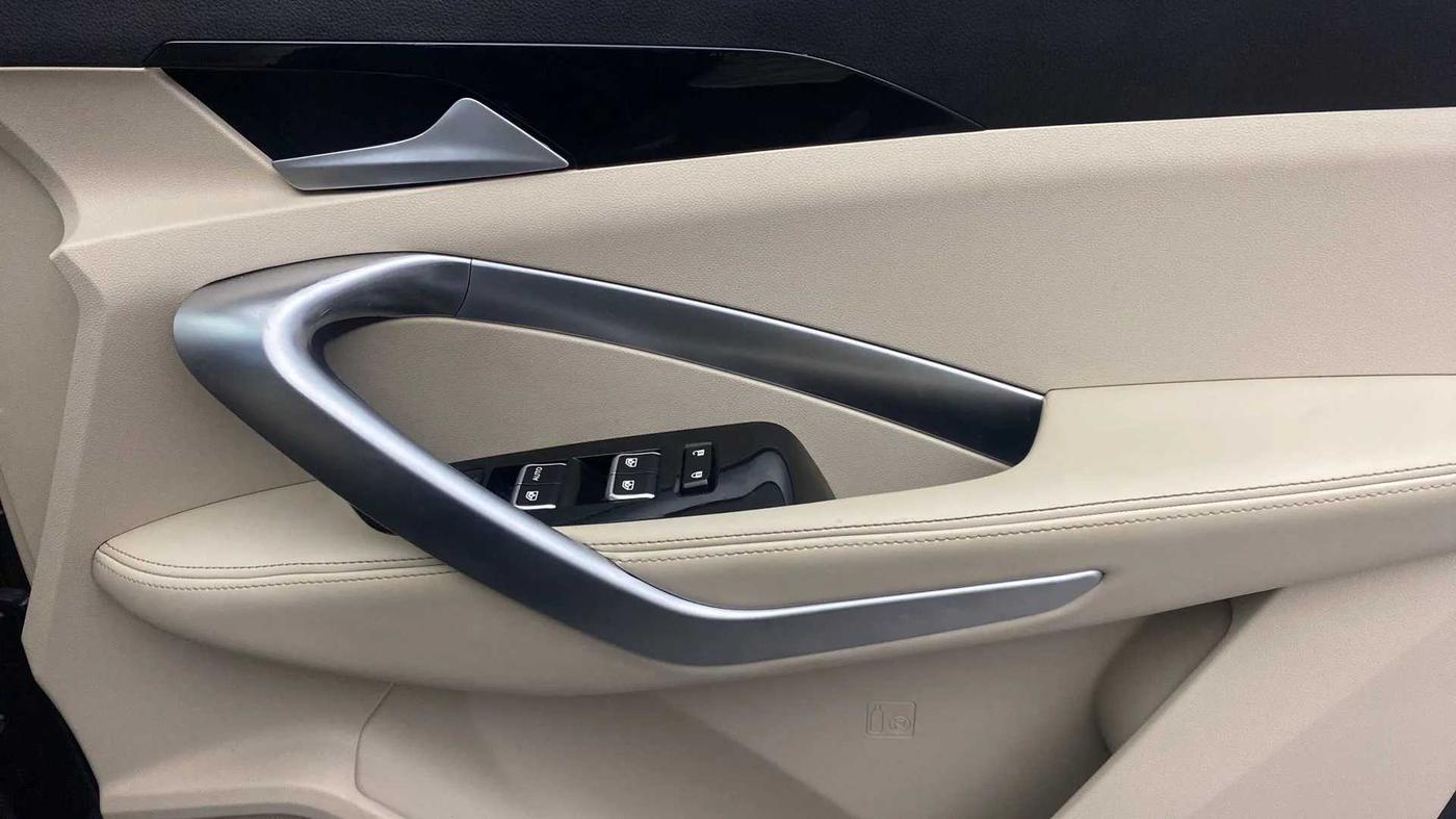 2021 MG HECTOR SHARP 1.5 PETROL CVT, Petrol, Automatic, 25,091 km, Driver Side Door Panels Control