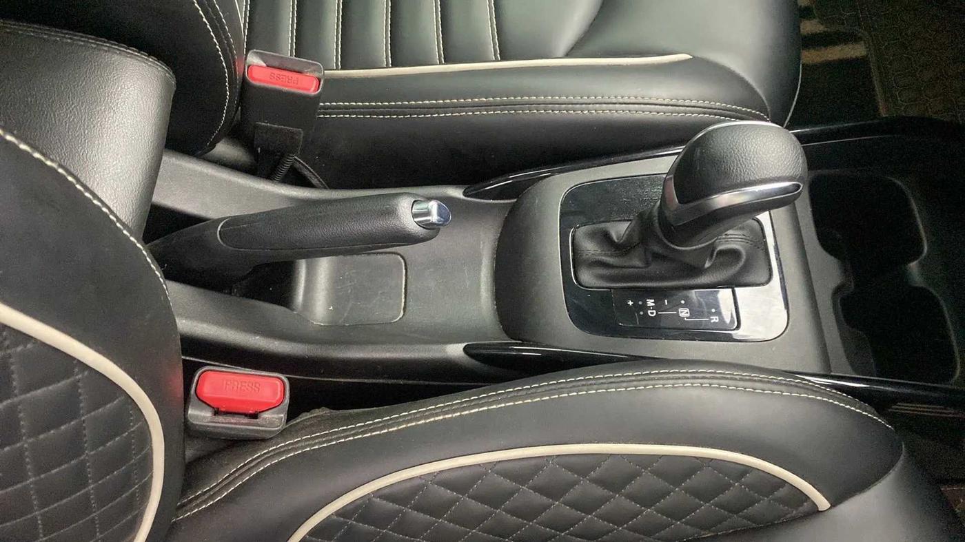 2024 Toyota Glanza V AMT, Petrol, Automatic, 10,441 km, Gear Lever