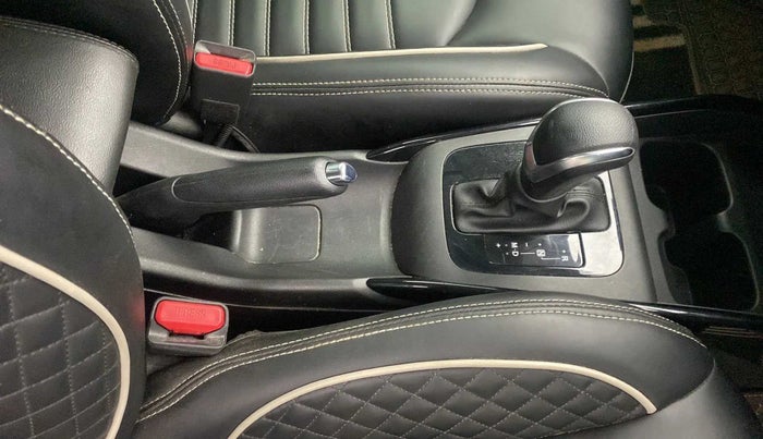 2024 Toyota Glanza V AMT, Petrol, Automatic, 10,441 km, Gear Lever