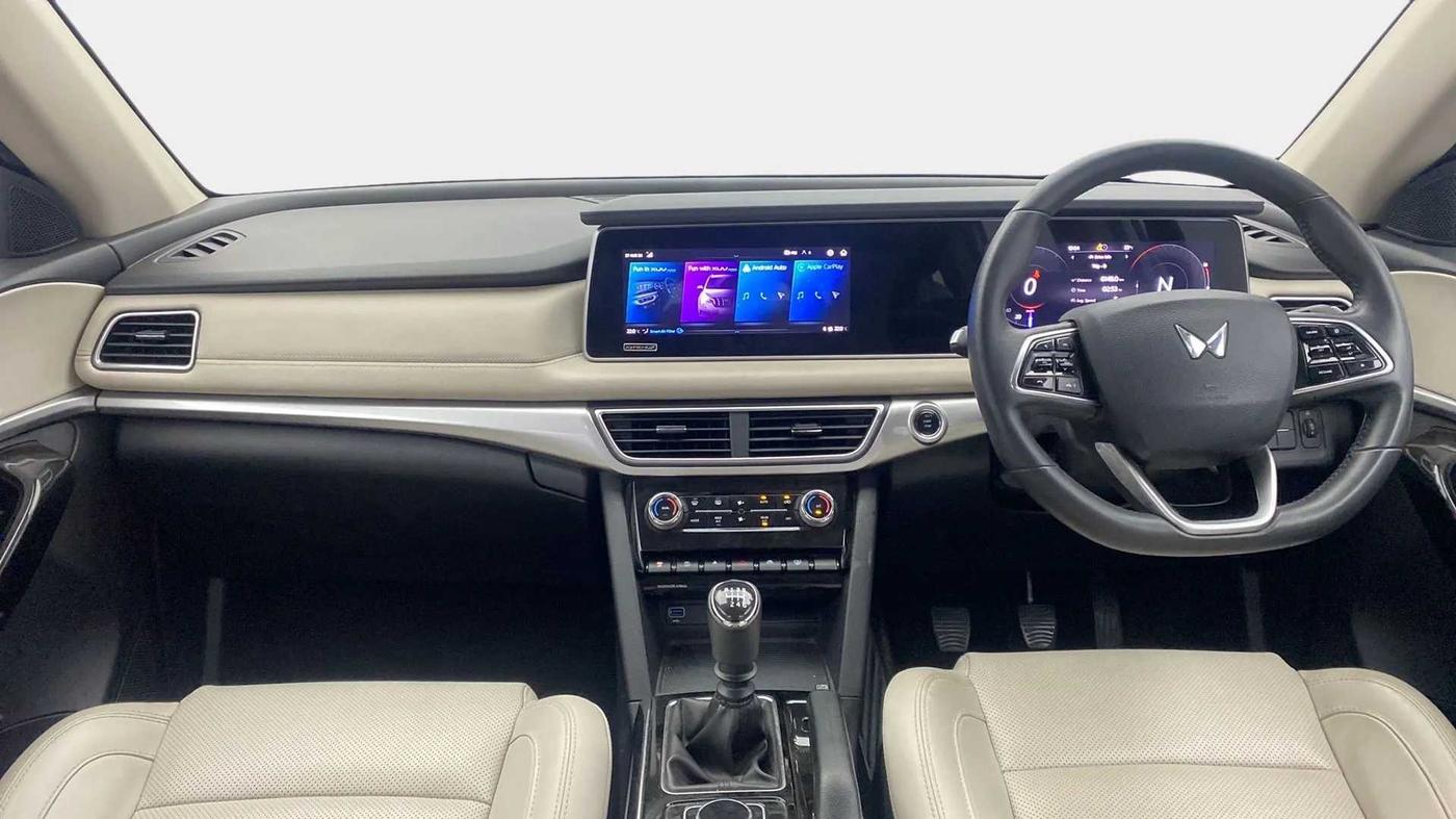 2022 Mahindra XUV700 AX 7 P MT 7 STR, Petrol, Manual, 16,993 km, Dashboard