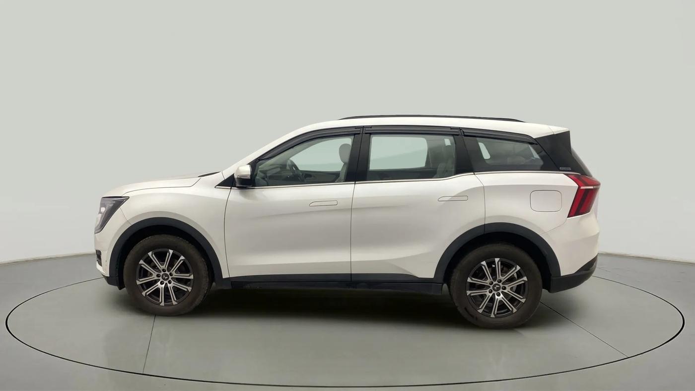 2022 Mahindra XUV700 AX 7 P MT 7 STR, Petrol, Manual, 16,993 km, Left Side