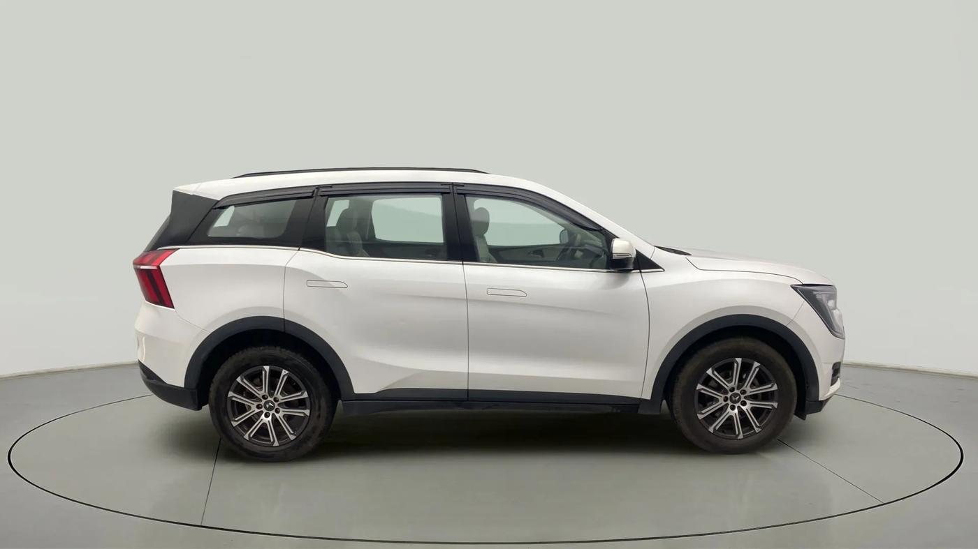 2022 Mahindra XUV700 AX 7 P MT 7 STR, Petrol, Manual, 16,993 km, Right Side View