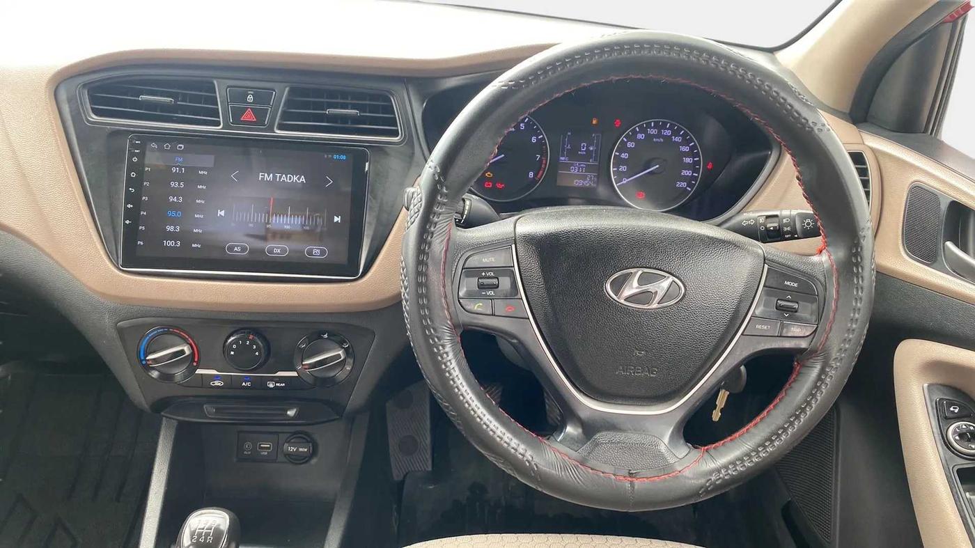2017 Hyundai Elite i20 SPORTZ 1.2, Petrol, Manual, 1,08,689 km, Steering Wheel Close Up