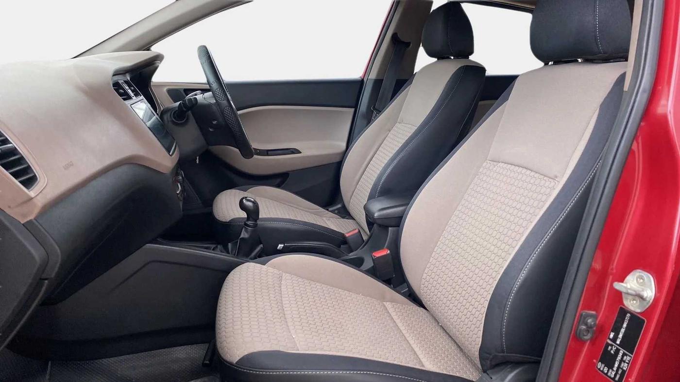 2017 Hyundai Elite i20 SPORTZ 1.2, Petrol, Manual, 1,08,689 km, Right Side Front Door Cabin
