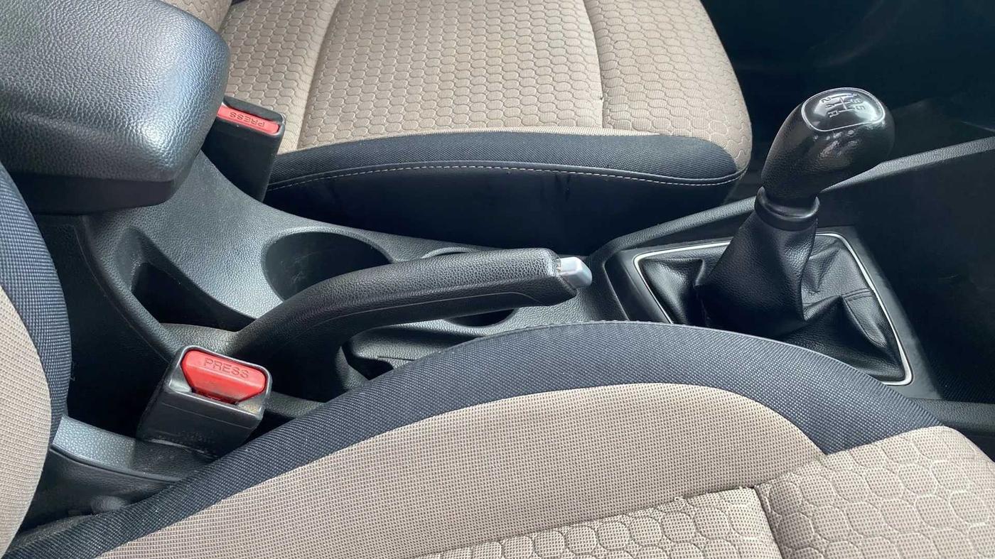 2017 Hyundai Elite i20 SPORTZ 1.2, Petrol, Manual, 1,08,689 km, Gear Lever