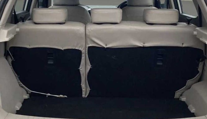 2019 Mahindra XUV300 W6 1.5 DIESEL, Diesel, Manual, 63,450 km, Dicky (Boot door) - Parcel tray missing