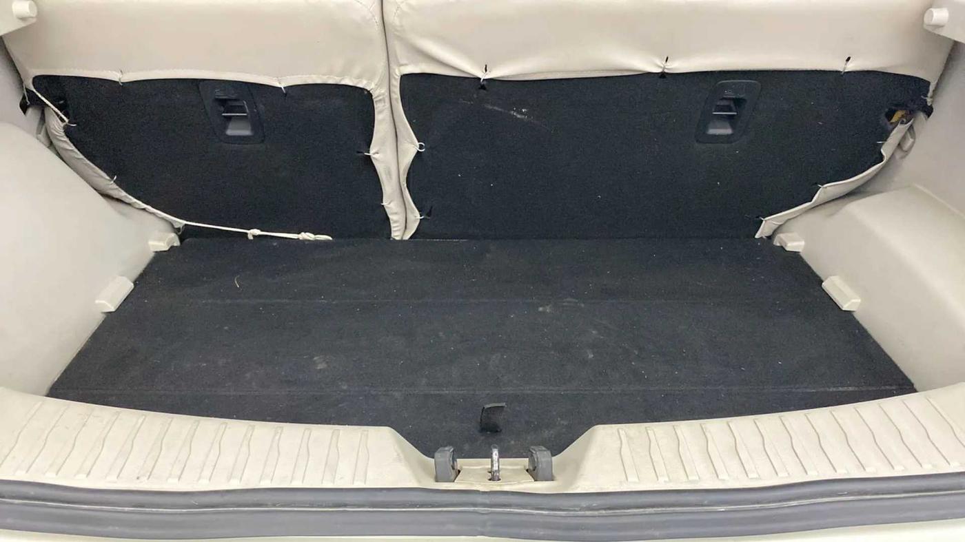 2019 Mahindra XUV300 W6 1.5 DIESEL, Diesel, Manual, 63,450 km, Boot Inside