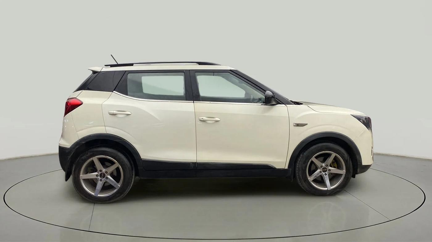 2019 Mahindra XUV300 W6 1.5 DIESEL, Diesel, Manual, 63,450 km, Right Side View