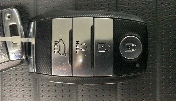 2020 KIA SONET GTX PLUS 1.0 DCT, Petrol, Automatic, 23,358 km, Key Close Up