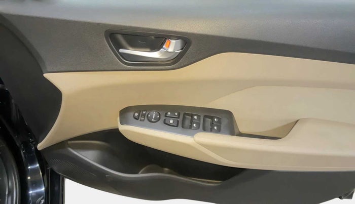 2019 Hyundai Verna 1.6 VTVT SX, Petrol, Manual, 30,562 km, Driver Side Door Panels Control