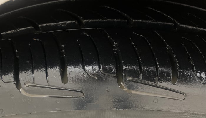 2015 Hyundai Eon ERA +, Petrol, Manual, 47,659 km, Right Rear Tyre Tread