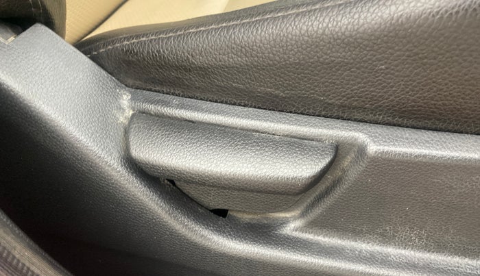 2015 Hyundai Eon ERA +, Petrol, Manual, 47,659 km, Driver Side Adjustment Panel