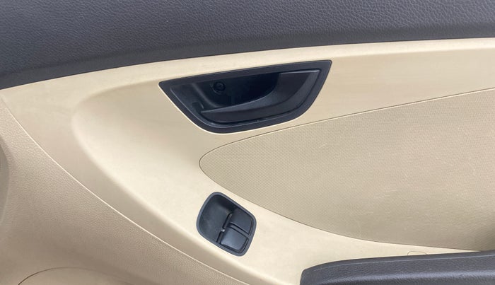 2015 Hyundai Eon ERA +, Petrol, Manual, 47,659 km, Driver Side Door Panels Control