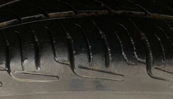 2015 Hyundai Eon ERA +, Petrol, Manual, 47,659 km, Right Front Tyre Tread