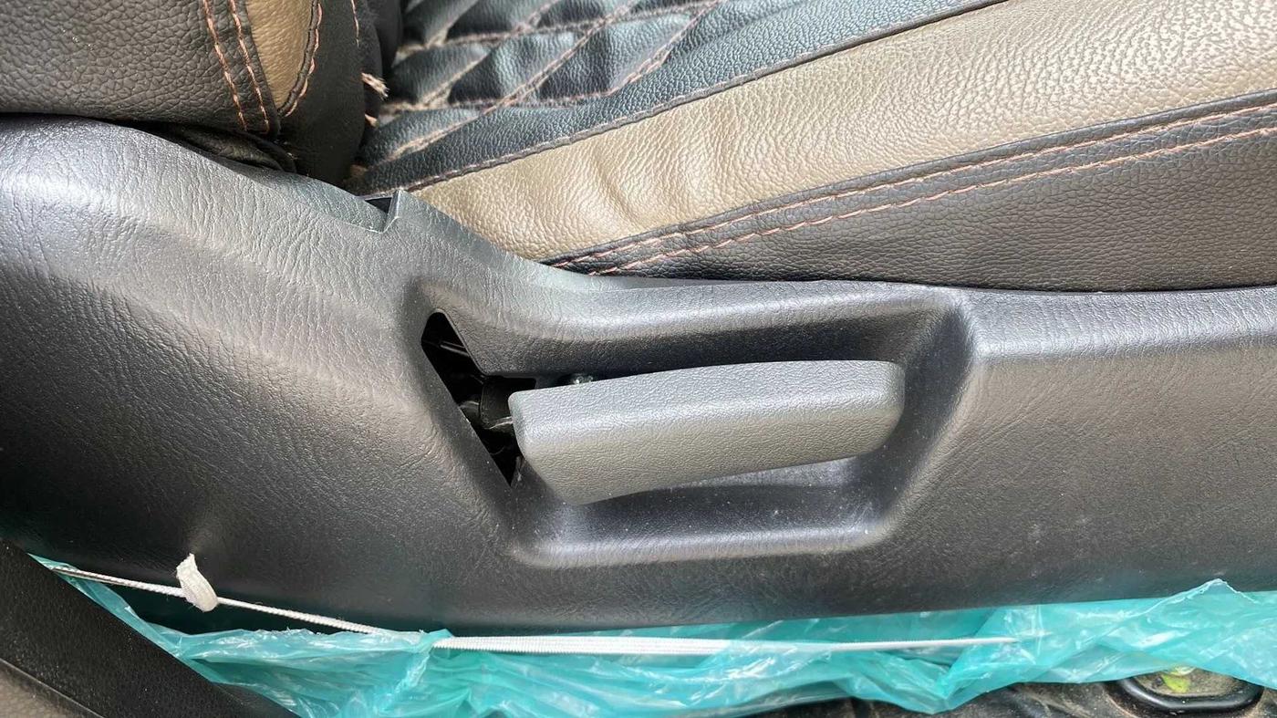 2022 Maruti Alto LXI O, Petrol, Manual, 986 km, Driver Side Adjustment Panel