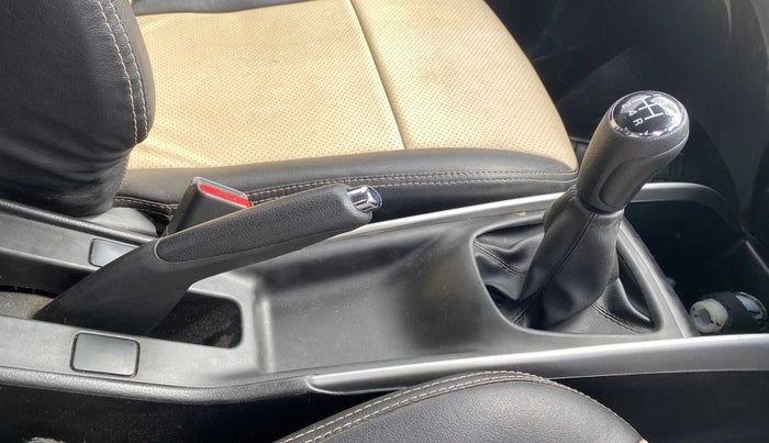 2016 Maruti Baleno DELTA PETROL 1.2, Petrol, Manual, 71,192 km, Gear Lever
