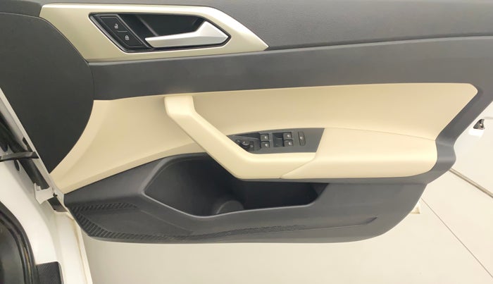 2022 Volkswagen VIRTUS HIGHLINE TSI 1.0 MT, Petrol, Manual, 18,651 km, Driver Side Door Panels Control