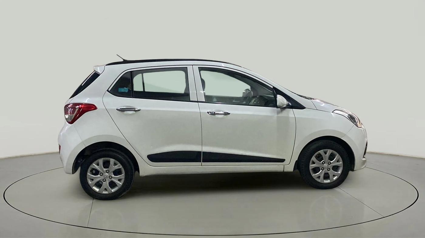2014 Hyundai Grand i10 SPORTZ 1.2 KAPPA VTVT, Petrol, Manual, 78,904 km, Right Side View