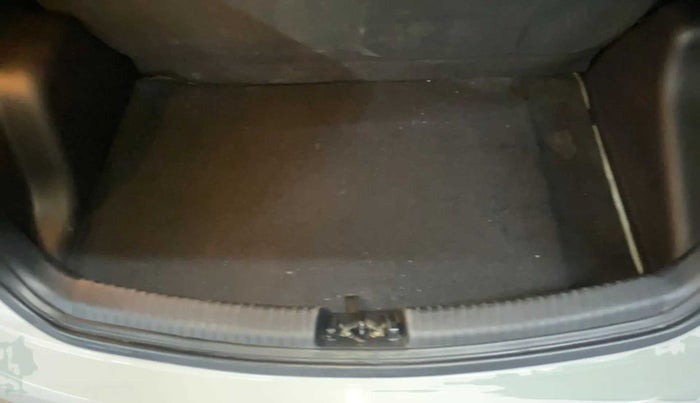 2014 Hyundai Grand i10 SPORTZ 1.2 KAPPA VTVT, Petrol, Manual, 78,904 km, Boot Inside