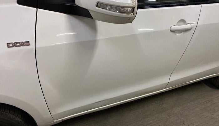 2014 Maruti Ertiga VDI, Diesel, Manual, 59,545 km, Front passenger door - Slightly dented