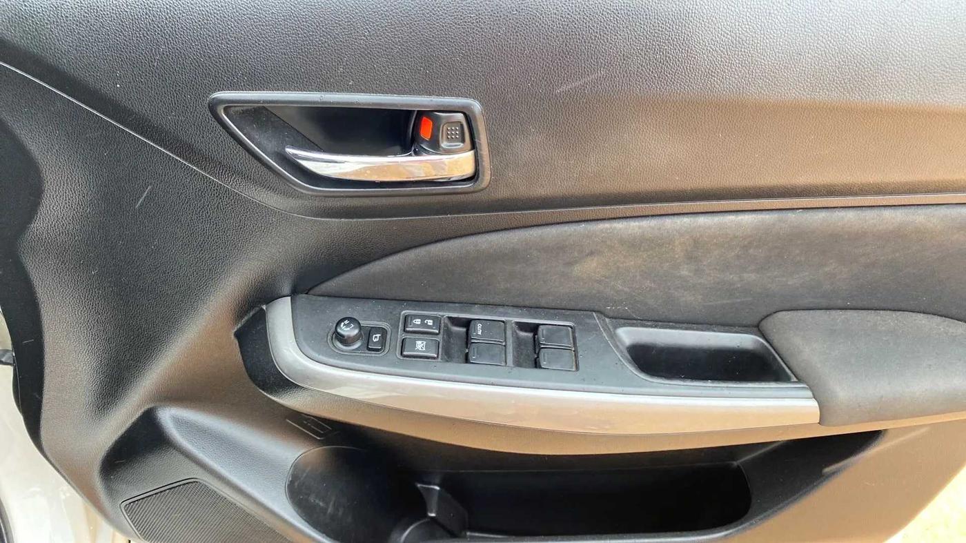2018 Maruti Swift ZXI AMT, Petrol, Automatic, 46,341 km, Driver Side Door Panels Control