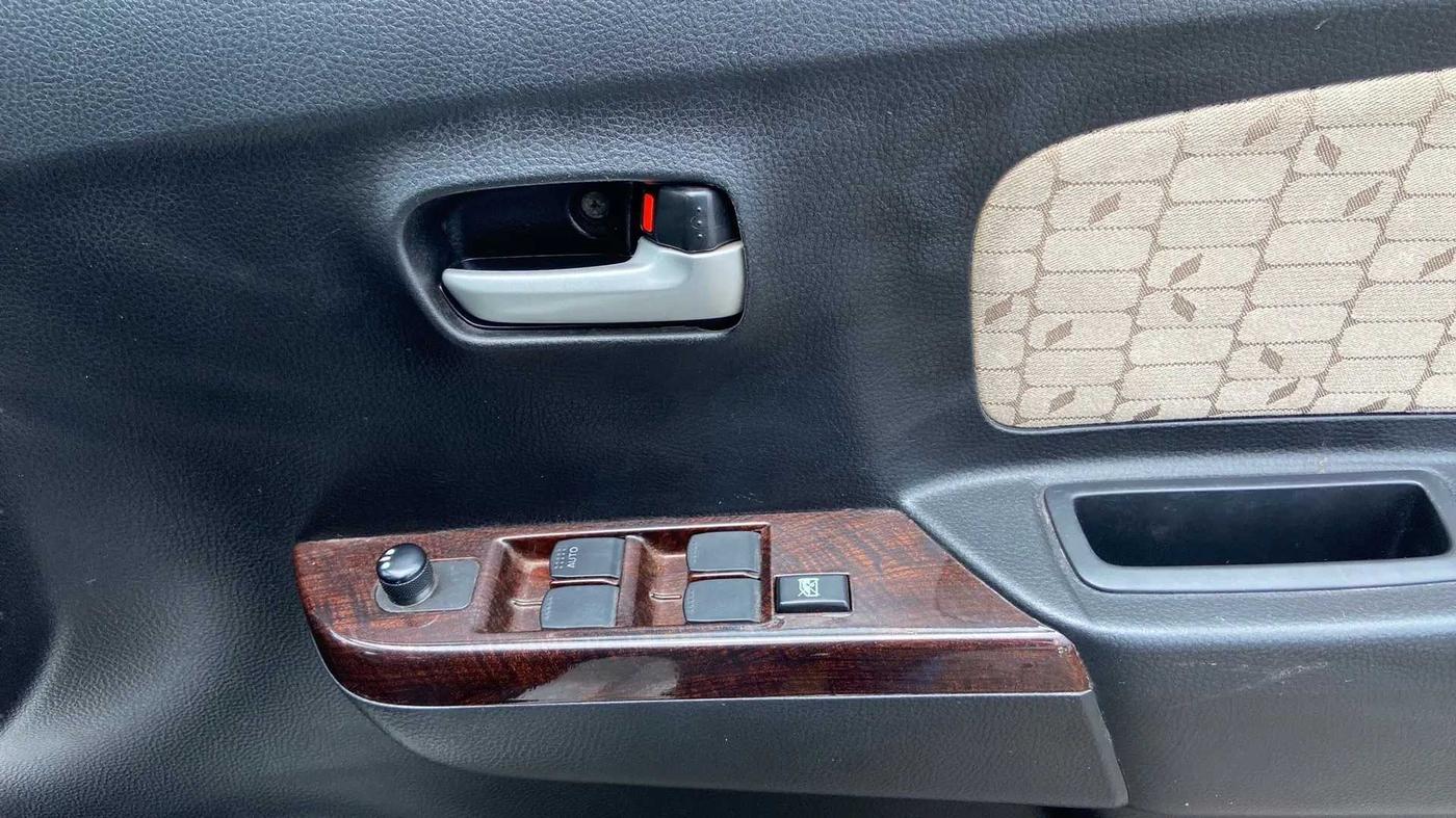 2017 Maruti Wagon R 1.0 VXI, Petrol, Manual, 15,496 km, Driver Side Door Panels Control