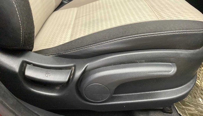 2019 Hyundai Elite i20 SPORTZ PLUS 1.2, Petrol, Manual, 48,651 km, Driver Side Adjustment Panel