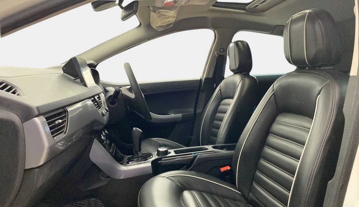 2020 Tata NEXON XMA SUNROOF DIESEL, Diesel, Automatic, 56,061 km, Right Side Front Door Cabin