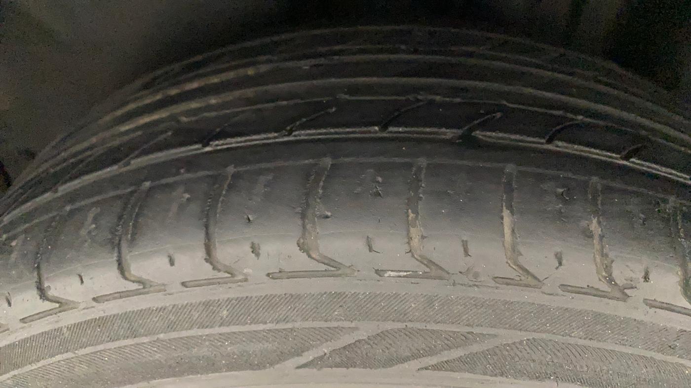 2017 Volkswagen Vento HIGHLINE PLUS 1.2 AT 16 ALLOY, Petrol, Automatic, 41,766 km, Left Rear Tyre Tread