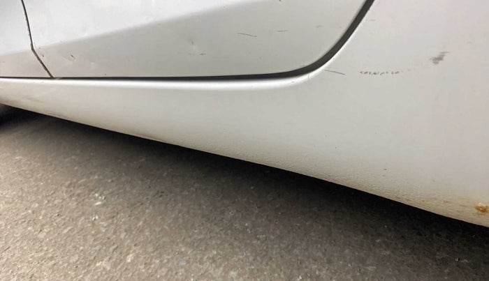 2015 Maruti Swift VXI, Petrol, Manual, 44,663 km, Left running board - Slightly dented