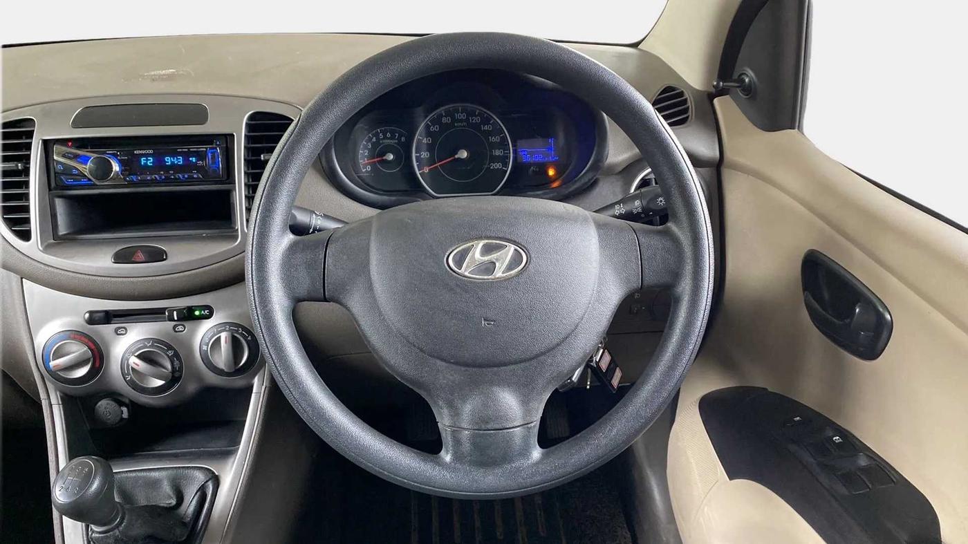 2014 Hyundai i10 MAGNA 1.1, Petrol, Manual, 36,117 km, Steering Wheel Close Up