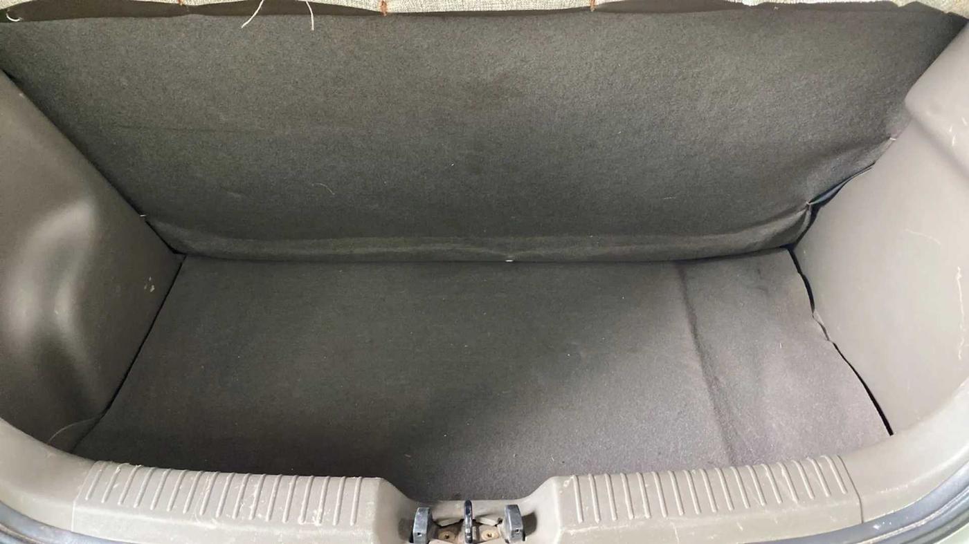 2014 Hyundai i10 MAGNA 1.1, Petrol, Manual, 36,117 km, Boot Inside