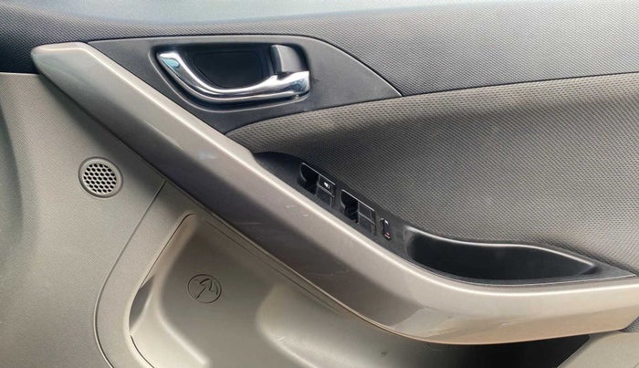2019 Tata NEXON XZA PLUS PETROL, Petrol, Automatic, 30,627 km, Driver Side Door Panels Control