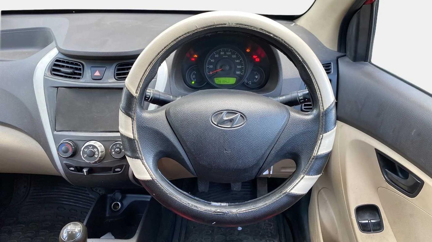 2017 Hyundai Eon ERA +, Petrol, Manual, 28,205 km, Steering Wheel Close Up