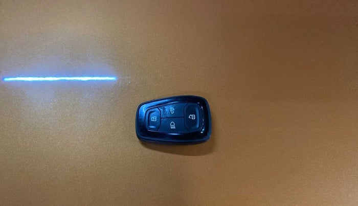 2019 Tata Harrier XZ 2.0L, Diesel, Manual, 59,821 km, Key Close Up