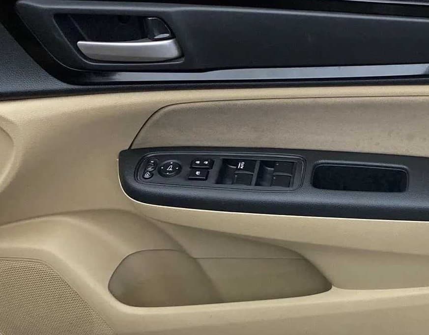 2019 Honda Amaze 1.2L I-VTEC V CVT, Petrol, Automatic, 50,120 km, Driver Side Door Panels Control