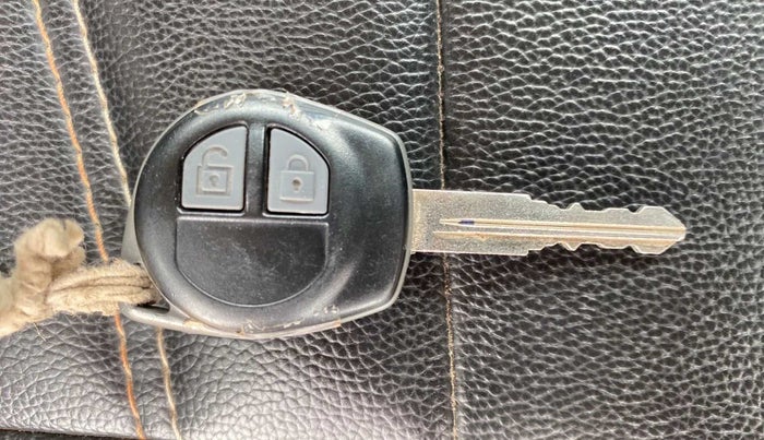 2017 Maruti Swift VXI O, Petrol, Manual, 39,625 km, Key Close Up