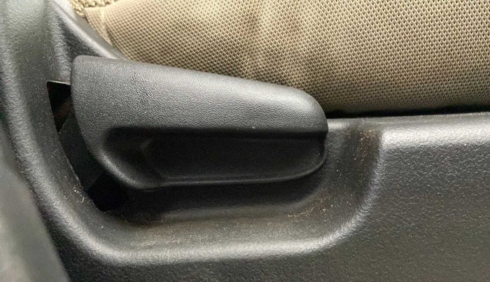 2015 Maruti Wagon R 1.0 VXI, Petrol, Manual, 36,497 km, Driver Side Adjustment Panel