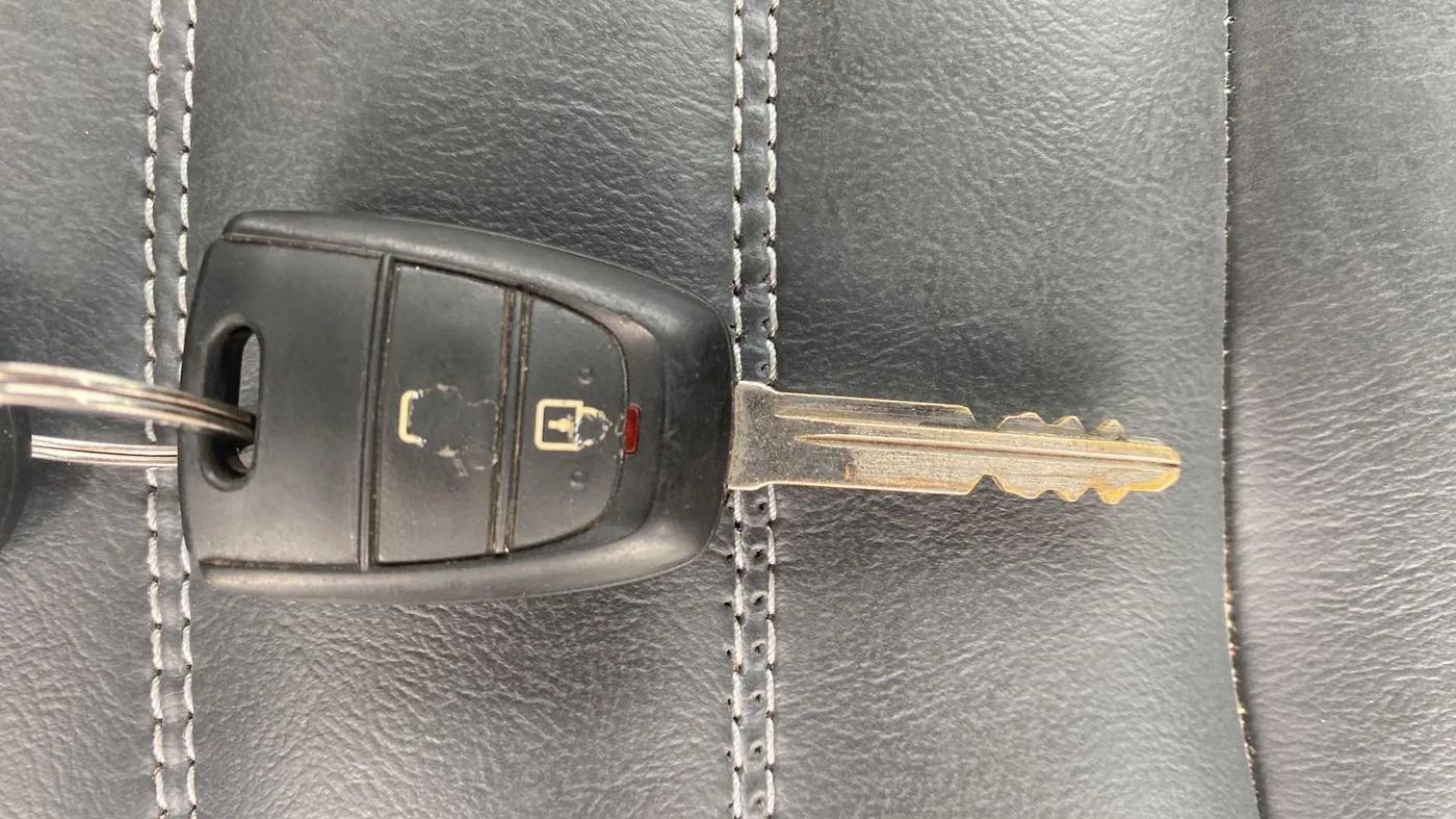 2022 Hyundai NEW SANTRO SPORTZ AMT, Petrol, Automatic, 13,969 km, Key Close Up