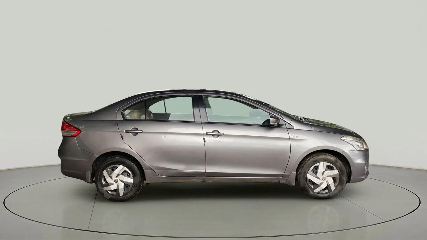 2015 Maruti Ciaz VXI, Petrol, Manual, 1,18,660 km, Right Side View