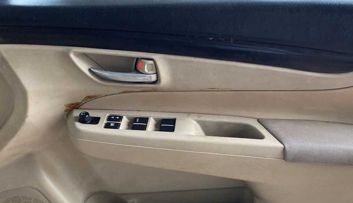 2015 Maruti Ciaz VXI, Petrol, Manual, 1,18,660 km, Driver Side Door Panels Control