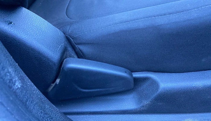 2018 Renault Kwid RXT 1.0 (O), Petrol, Manual, 48,652 km, Driver Side Adjustment Panel