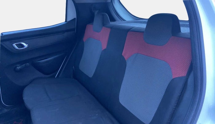 2018 Renault Kwid RXT 1.0 (O), Petrol, Manual, 48,652 km, Right Side Rear Door Cabin